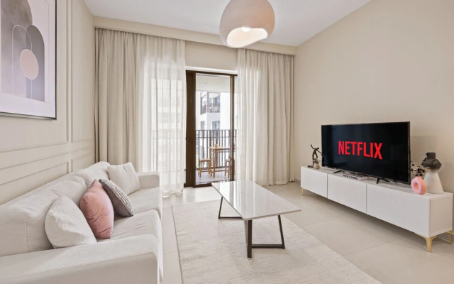 Pink Panther Soft Glam 1BR in Surf 2