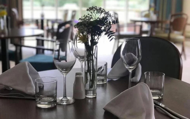 Cadmore Lakeside Hotel