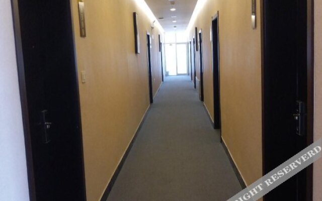 Xinjin Hotel (Cangzhou Qiantong Avenue Yanbai Shopping Plaza)