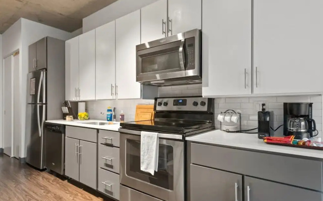 Group Home 3 Luxe Apts Spacious Central