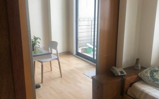 Suites & Studios 7
