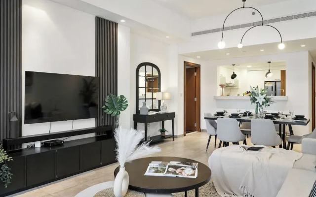 Luxury 2BR Apartment + Maid's Room | Close to Nakheel Mall