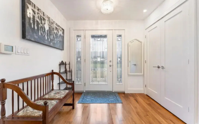 Spacious 2bdrm Home in Burlington