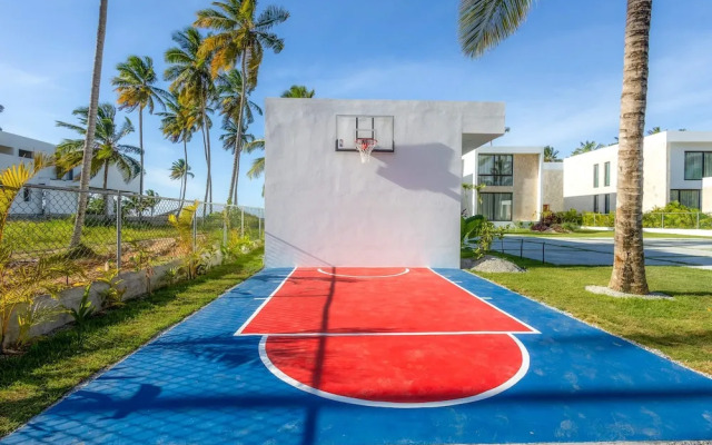 6BR Oceanfront Bliss With Private Chef and Pool