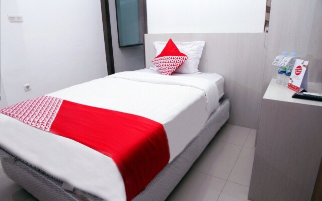 OYO 861 R Four Hotel