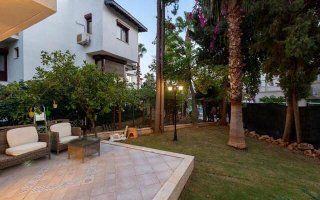 House Close to Beach With Shared Pool in Antalya