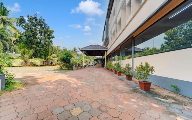 OYO Flagship 75052 Kuku Residency