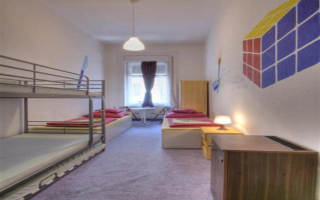 Opera Guesthouse & apartments