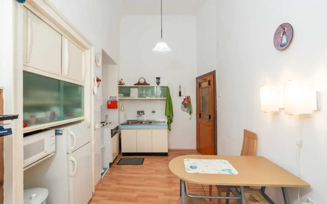 Two Stars Two Beds Downtown Apartment