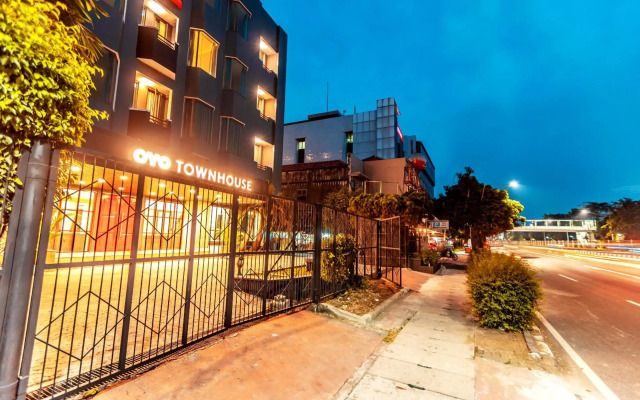 Super OYO Townhouse 2 Hotel Gunung Sahari
