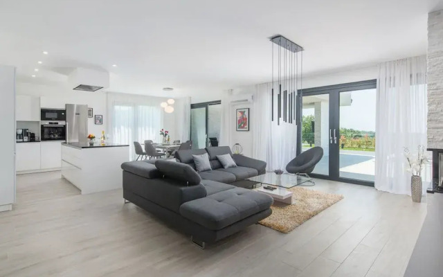 Wonderful Villa With Swimming Pool and Wellness