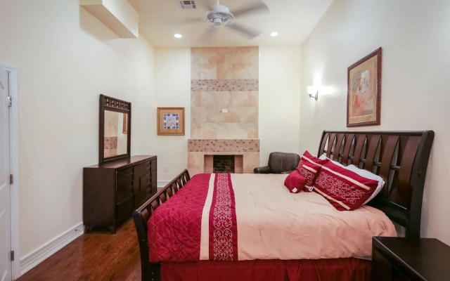 Downtown Spacious Suites by Hosteeva