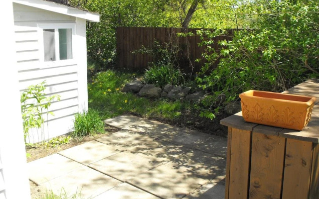 Far Far Away Guesthouse