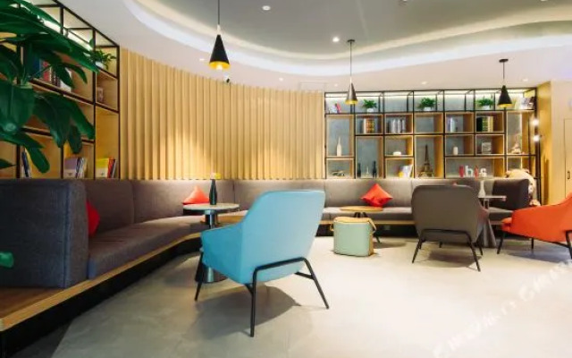 Ibis  Xiangyang  Normal  College  Hotel