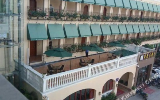 Royal Hotel