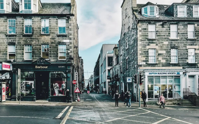 Peaceful City Retreat in Edinburgh's Heart