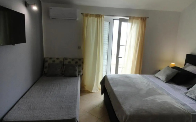 Apartments by the sea Brodarica, Sibenik - 4195