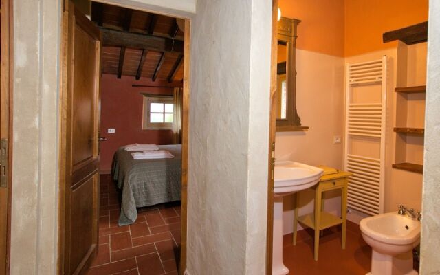Magnificent Farmhouse in Lucignano With Swimming Pool
