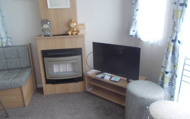 3 bed Caravan Abergel