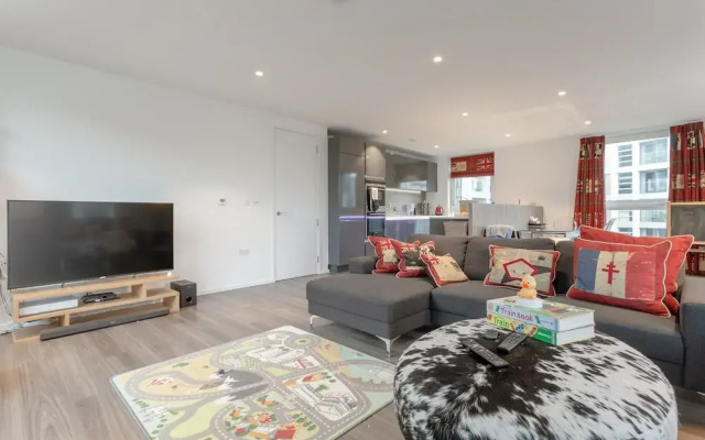 Modern 3 Bedroom Top Floor Apartment