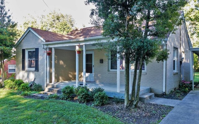 Charming 2br/1.5ba East Nashville Home by Domio