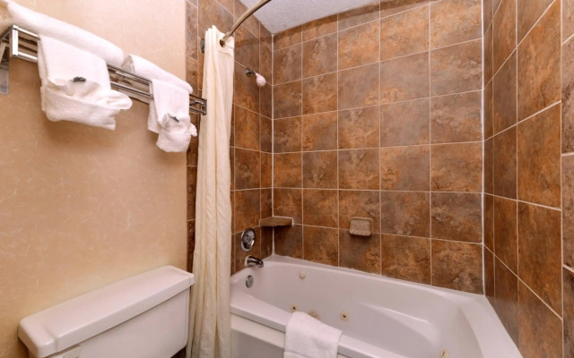 Quality Inn & Suites Fayetteville I-95
