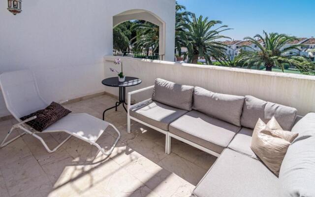 CB1- Sweet flat, shared pool in perfect location