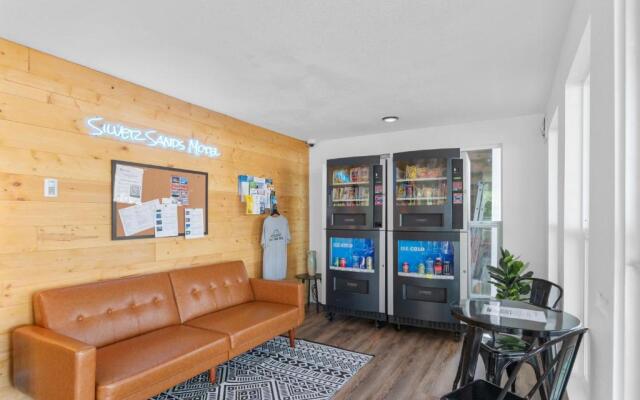 Silver Sands Motel