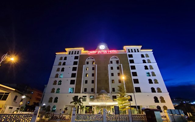 Grand Puteri Hotel