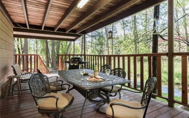 Sleepy Hollow on the River - Three Bedroom Cabin with Hot Tub