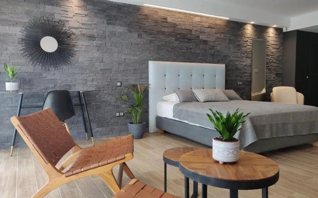 Sunny new lovely apartment 60 meters from the metro