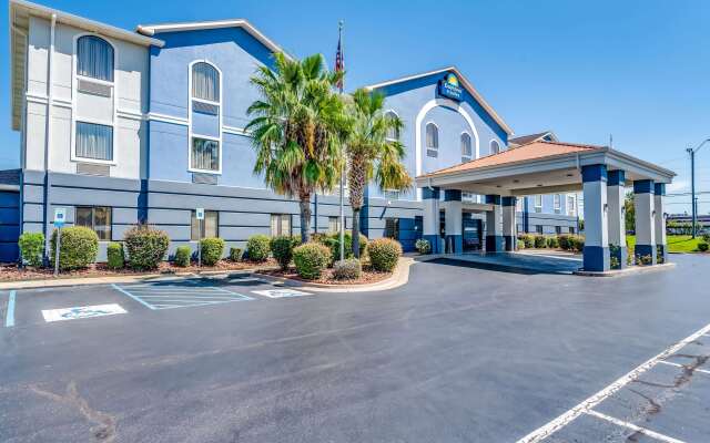 Days Inn &amp; Suites by Wyndham Prattville-Montgomery