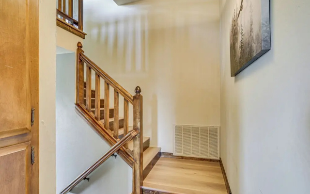 Partial Lake Arrowhead View: Cabin w/ Game Room!