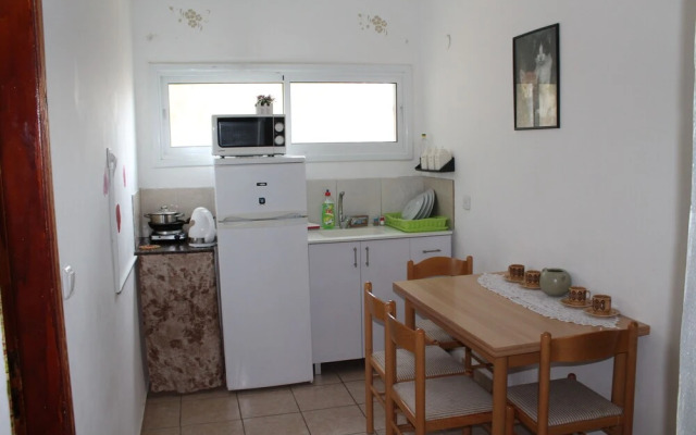 Zimmer Dora Dead Sea