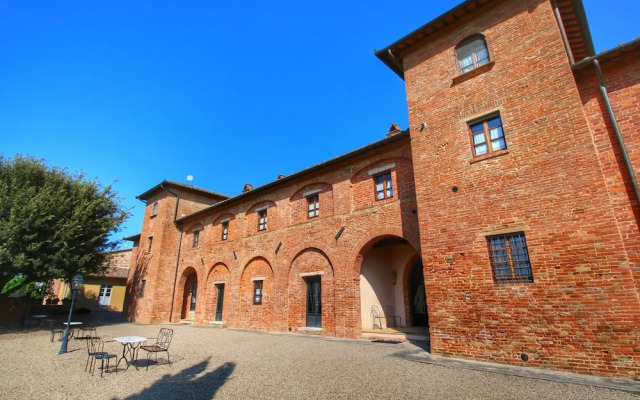 Cozy Farmhouse in Montepulciano with Pool