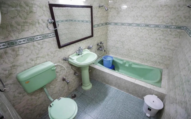 WOWSTAYZ Hotel Sahiwa