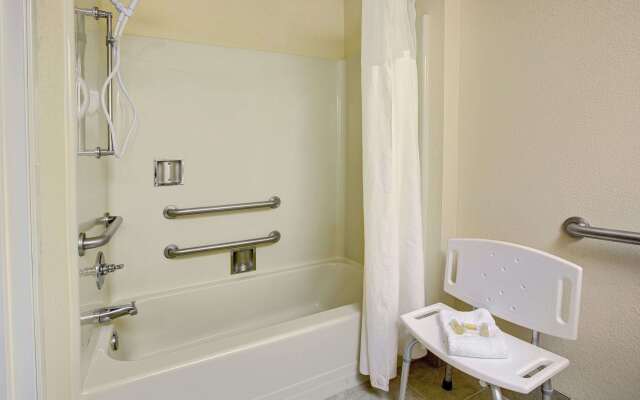 Days Inn & Suites by Wyndham Hickory