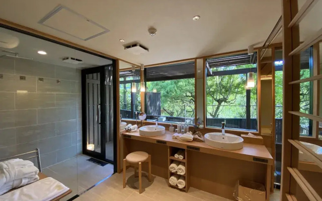 Yugawara Onsen Ashikari Ryokan