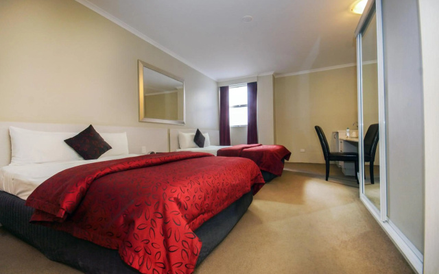 Isa Hotel – Guest Rooms – Mount Isa