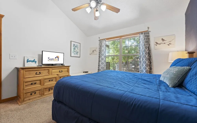 Paradise Lodge 2 Bedroom Home by RedAwning