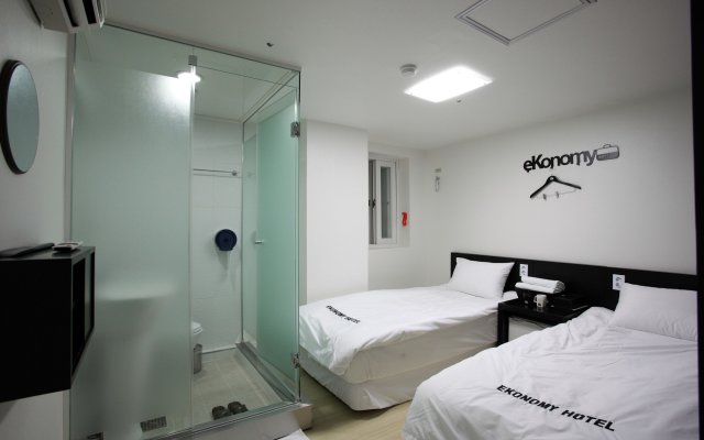 Ekonomy Hotel Myeongdong premier