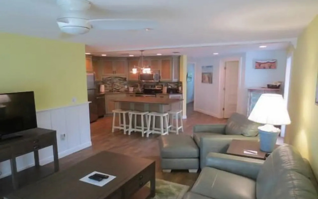 Lizzie Lu's Island Retreat