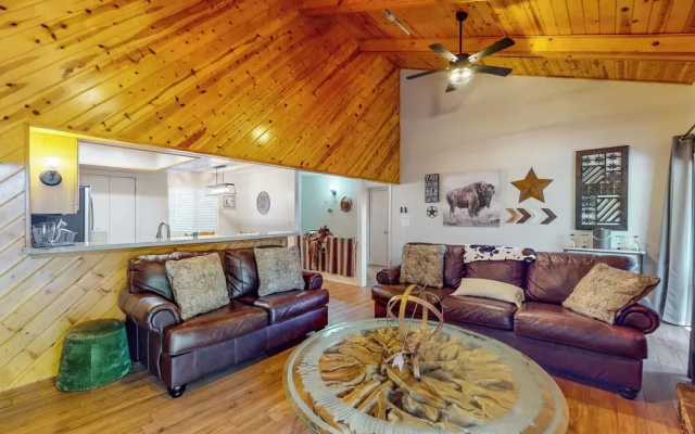 3BR Condo w/ Fire Pit & Full Kitchen