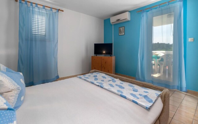 Beautiful Apartment in Klenovica With Wifi and 2 Bedrooms