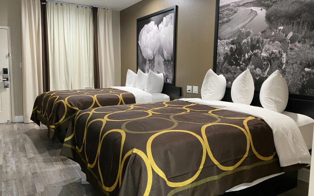 Super 8 by Wyndham Niagara Falls by the Falls