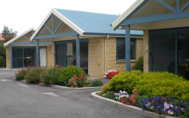 Summers Rest Units Apartment
