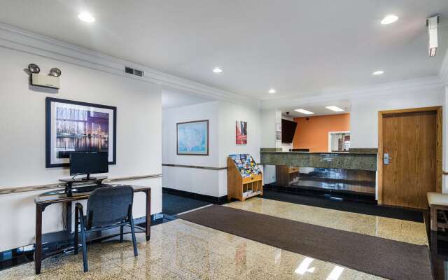 Motel 6 Libertyville, IL