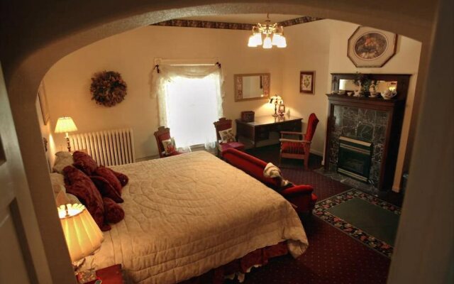 Thompson House Inn & Tea Room