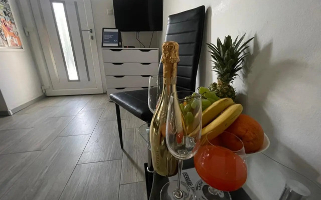 Apartment Matijas, 3 bedroom apt with terrace and PARKING
