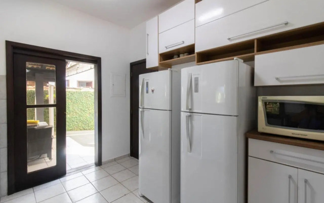 Linda Casa! Acesso privado praia Guaratuba(50mts)